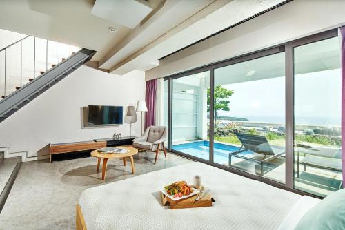 Premium Studio Suite (Duplex)