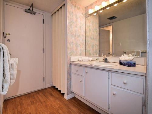 440 West 1005N Private Balcony with Water View 23095 in Clearwater Beach, USA