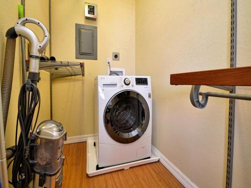 Dolphin Cove Beautiful 11th Floor Water View - 1 Bedroom 1 Bathroom 23149 in Clearwater Beach, USA