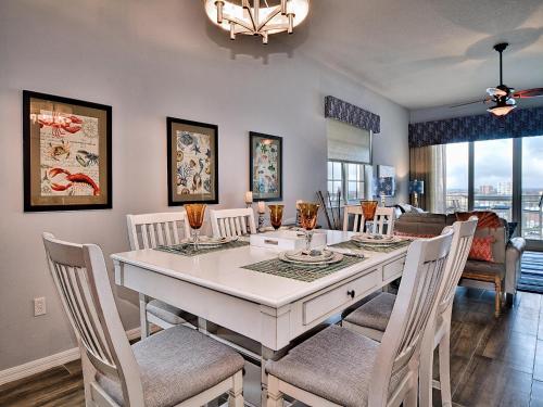 Harborview Grande 800 Luxury 8th Floor Condo with Stunning Harbor Views 23067 - image 2