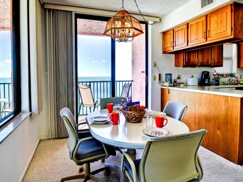 Madeira Towers 601 Beach front with spectacular views 533 - image 9