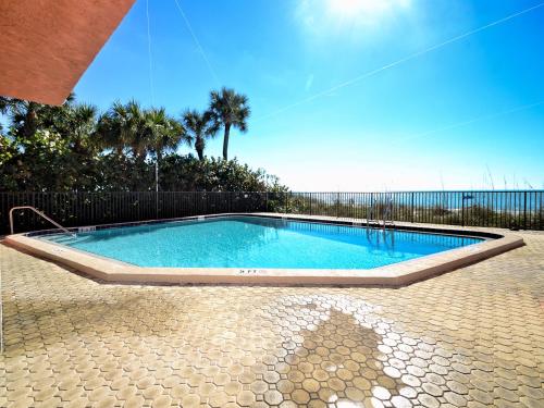 Madeira Towers 802 Renovated Madeira Towers Beachfront 2 Bedroom 2 Bathroom Condo 23143 in Madeira Beach