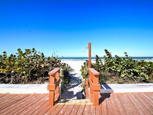 Mont Martre Condo 216 Beachfront 2 bedroom 2 bath at Mont Martre Condos 23117 in Belleair Beach (Florida)