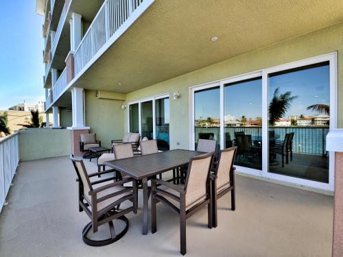 Sandpipers Cove 201 Sandpipers Cove Luxury 3 Bedroom 2 Bathroom 23132 in Clearwater Beach, USA