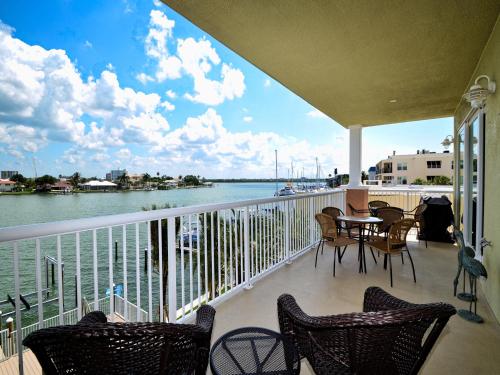 Sandpipers Cove 303 Waterfront 3 Bedroom 2 Bathroom - Sandpipers Cove 23146 in Clearwater Beach, USA