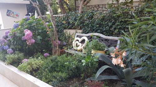 Double Room with Garden View image 10