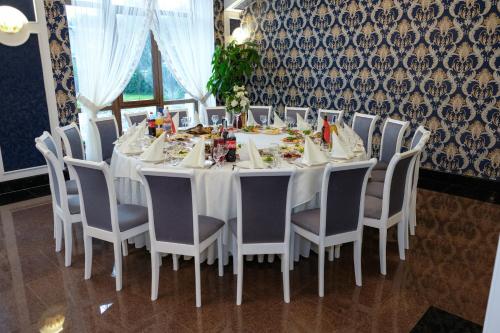 Étterem, Оздоровчий комплекс Гайки заїзд провулок Сухий Яр 12 (Оздоровчии комплекс Гаики заізд провулок Сухии Яр 12) in Zhytomyr