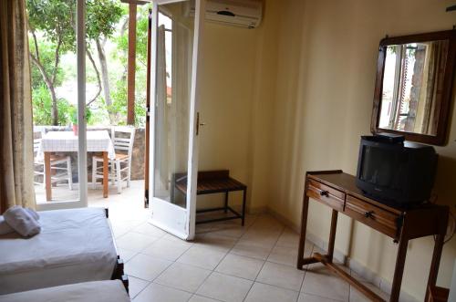 Vagia Beach Apartments - image 4