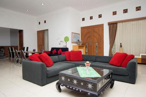 Super OYO Collection O 1061 Aliya Homestay