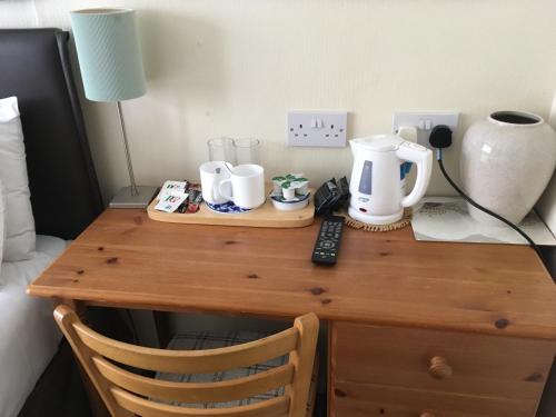 อาหารและเครื่องดื่ม, Four Seasons Guest House in แคนเทอร์บิวรี