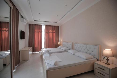 2 queen beds
