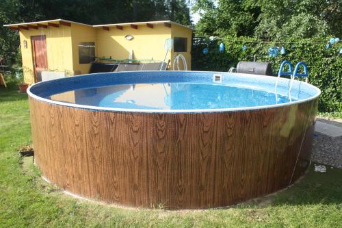 Басейн, Apartment BENCI in Йіндржіхув Градец