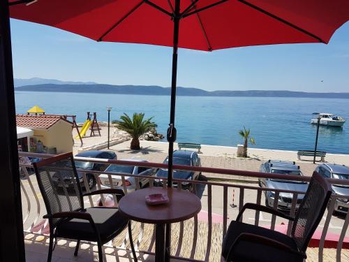  Cozy seaside apartment in Živogošće