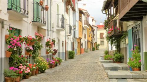 HOSTAL CANDELEDA - image 2