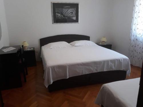  Apartment Babic in Pag