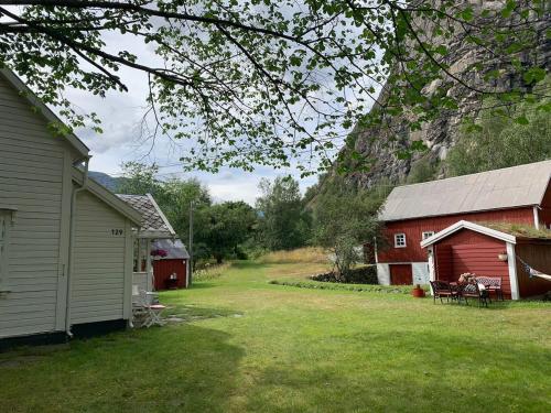 Aobrio Holidayhouse, authentic norwegian farmhouse close to Flåm