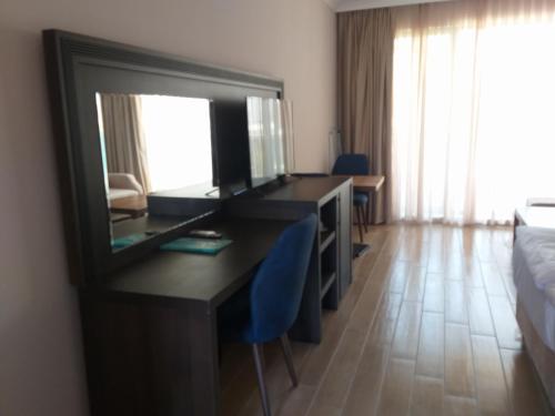 Apolonia Resort