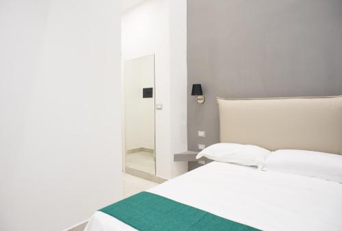 Toledo in – Naples, CO