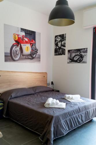 Italian Piston House Sport Moto Rent - image 8