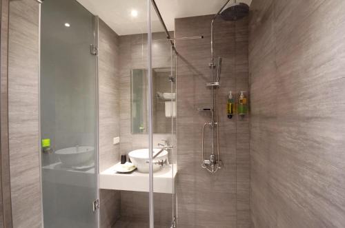 Double Room with View image 6