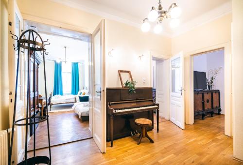 Luxurious Kafka family apt in Old Town 2