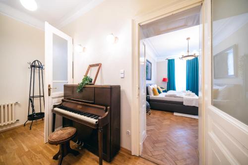 Luxurious Kafka family apt in Old Town 5