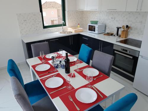 Apartments Tivat Obala - image 10