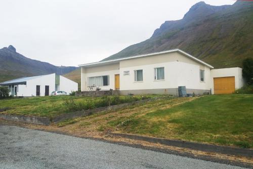 Viesnīcas āriene, House in the Westfjords in Berufjardarvatn