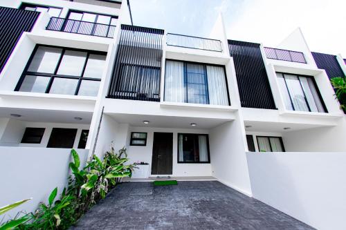 Laguna Park 3 bedroom Luxury Townhouse Laguna Park 3 bedroom Luxury Townhouse