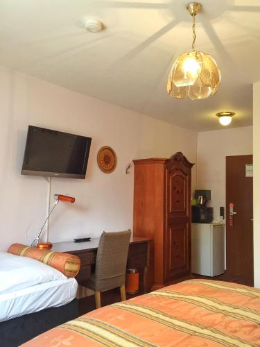Hotel Attaché - image 10