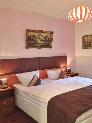 Hotel Attaché - image 12