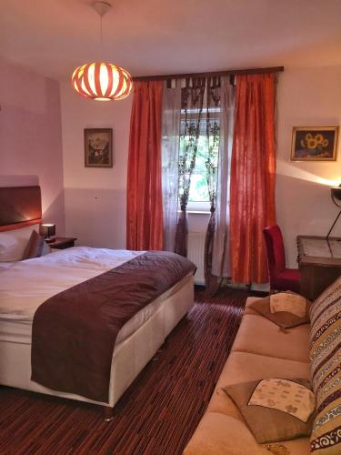 Hotel Attaché - image 2