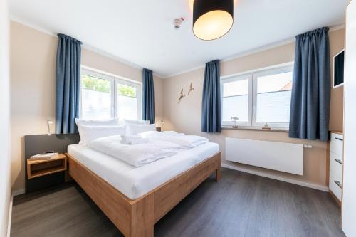 2 bedrooms, 4 beds