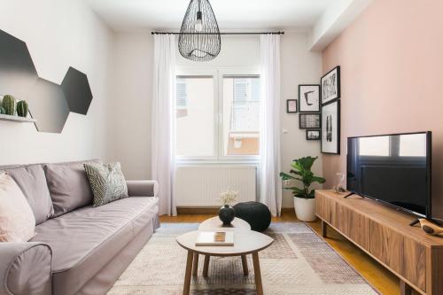 Delightful 1BD Apartment in Plaka by UPSTREET - image 5