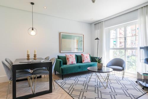 Feelathome Waldorf Suites Apartments - image 7