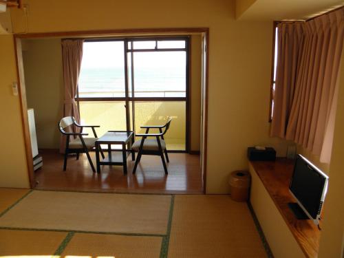 Omaezaki Shunsai Located in Omaezaki, Omaezaki Shunsai is a perfect starting point from which to explore Shizuoka. The hotel offers guests a range of services and amenities designed to provide comfort and convenience.