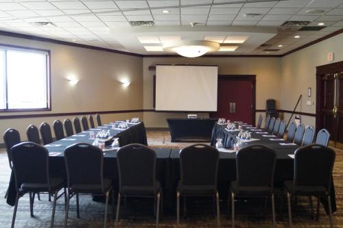 Radisson Hotel & Conference Centre West Edmonton - image 2