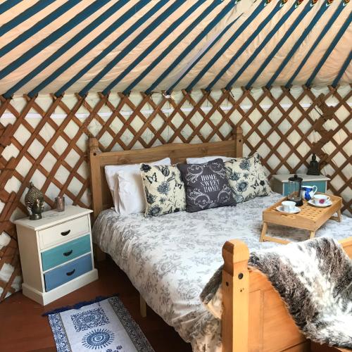 French Fields Luxury Glamping Original Mongolian Yurt in Le-Vieux-Cerier