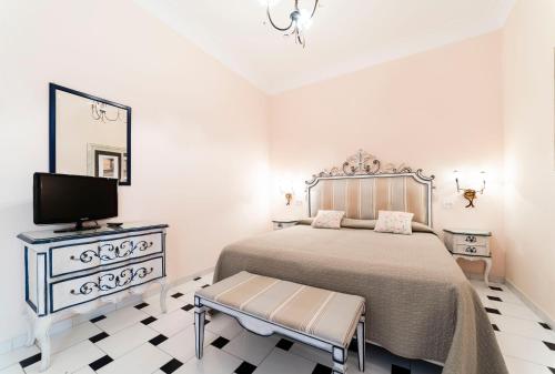 Double Room with Sea View image 4