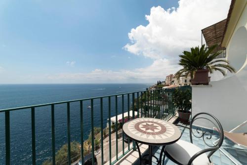 Double Room with Sea View image 8