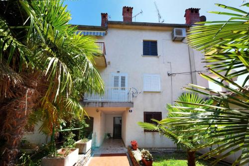 Apartment Nela with Balcony near the beach