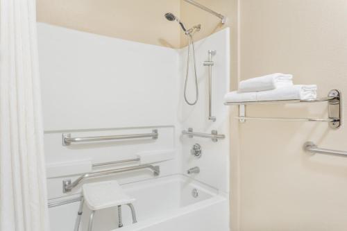 Queen Room with Two Queen Beds - Disability Access - Non Smoking