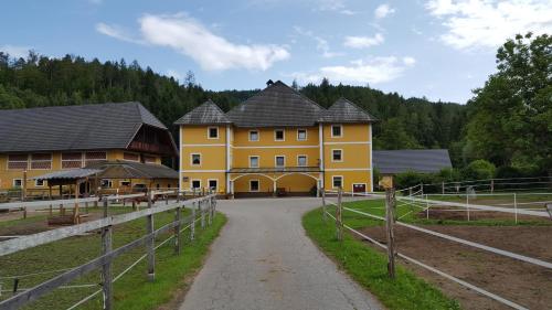 Ferienwohnungen Gut Seebacher, Pension in Klagenfurt bei Feistritz im Rosental