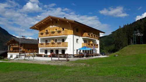 Berggasthof Albergo Baita Blosegg - Accommodation - Racines