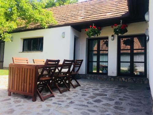 Rákóczi12 Vendégház (Rakoczi12 Vendeghaz) in Holloko