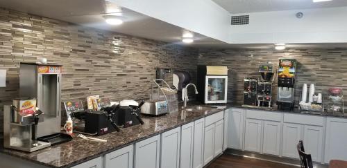 餐飲選擇, 布魯克林中心速8酒店 (Super 8 By Wyndham Brooklyn Center/Mpls) in 布魯克林中心區