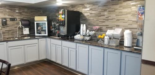 餐飲選擇, 布魯克林中心速8酒店 (Super 8 By Wyndham Brooklyn Center/Mpls) in 布魯克林中心區