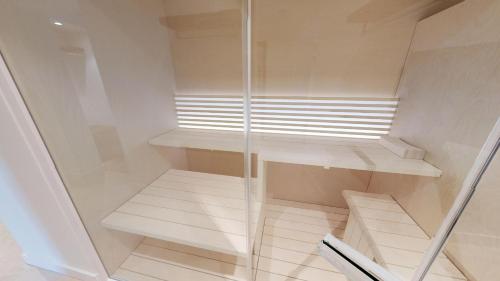 White Pearl Apartment 2.12 - image 3