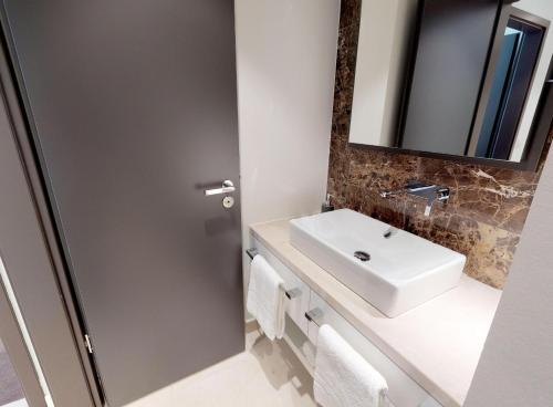 White Pearl Apartment 0.02 - main image