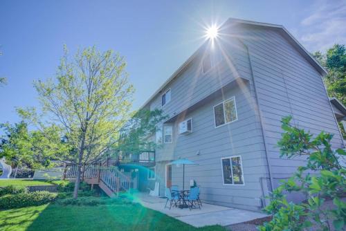 NEW 6BR w/ Pool & Water Slide, Hot Tub, Peak View